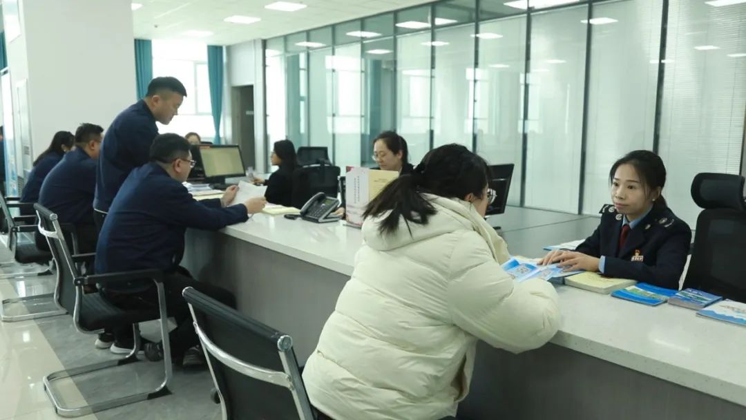 瓜州 移動政務(wù)大廳“入駐”產(chǎn)業(yè)園 服務(wù)“反向跑”激發(fā)經(jīng)濟(jì)新活力